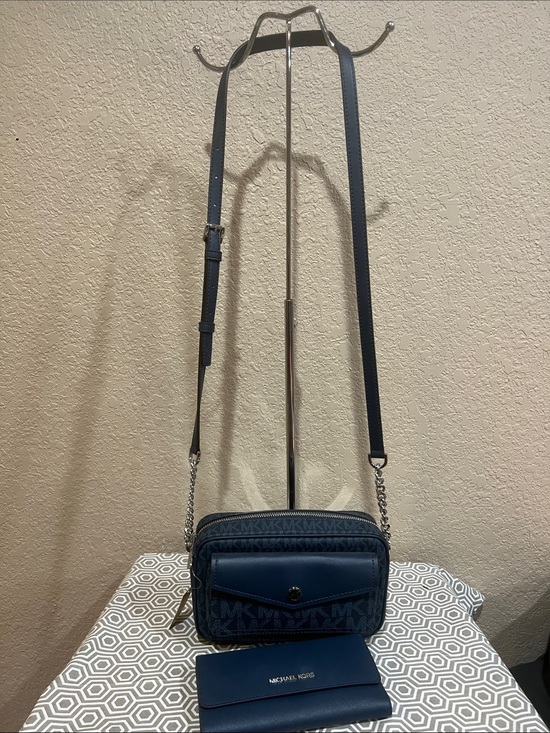 Michael Kors Handbags - Michael Kors MD PKT camera xbody jet set travel ADMIRAL color & wallet